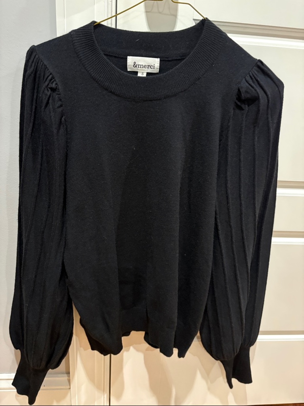 &merci Black Pleated-Sleeve Crewneck Sweater
